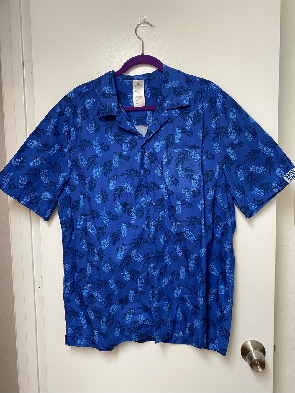 Disney Men’s Trader Sam’s Tiki Drink Button Down Shirt Size Large